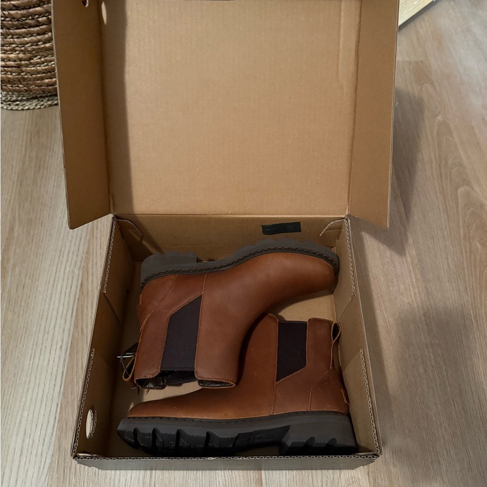 Sorel women's Tan Chelsea Boots